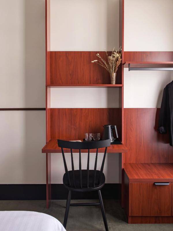 Twin Room image 4