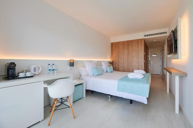 Double Superior Frontal Sea View image 3