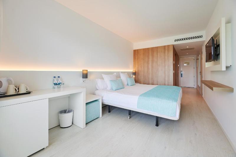 Double Frontal Sea View image 3