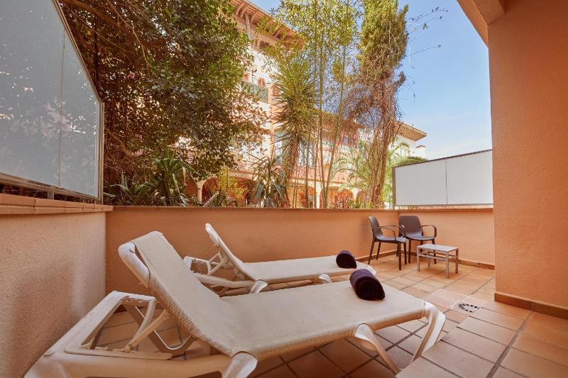 Double Room with Terrace image 4
