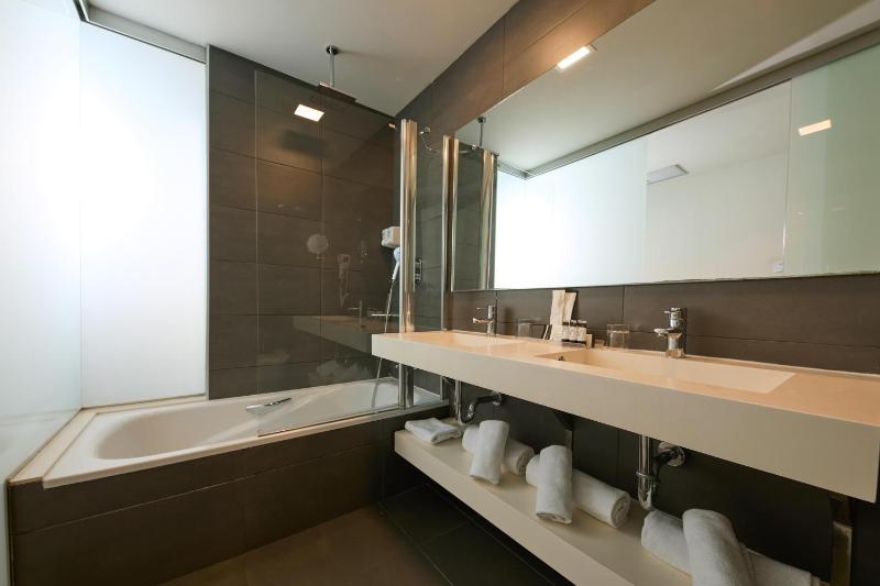 Double Room image 4