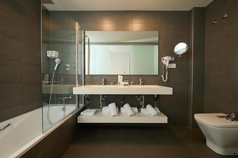 Double or Twin Room with Extra Bed image 4