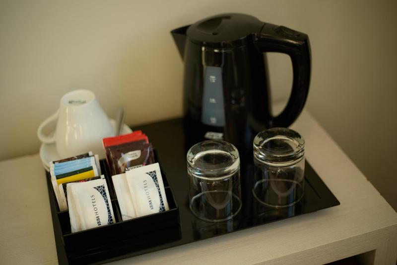 Standard Twin Room image 3