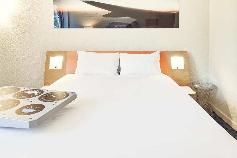 Economy Double Room image 4