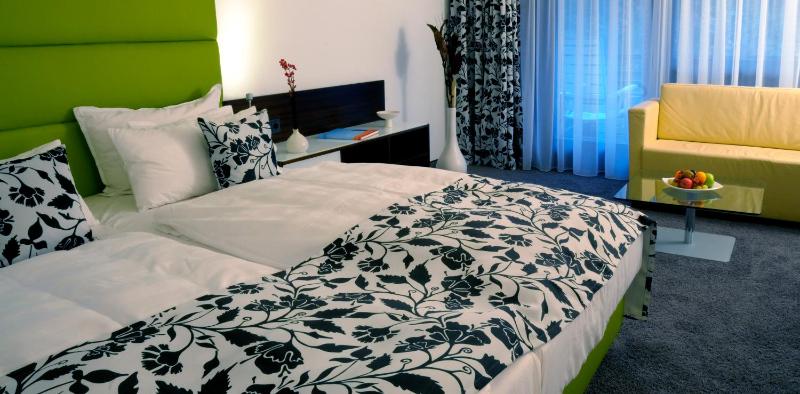 Standard Double Room image 3