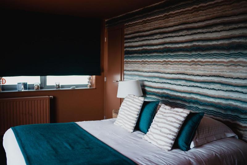 Deluxe Room image 3
