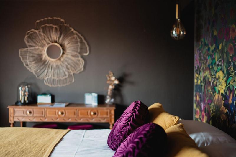 Deluxe Room image 3