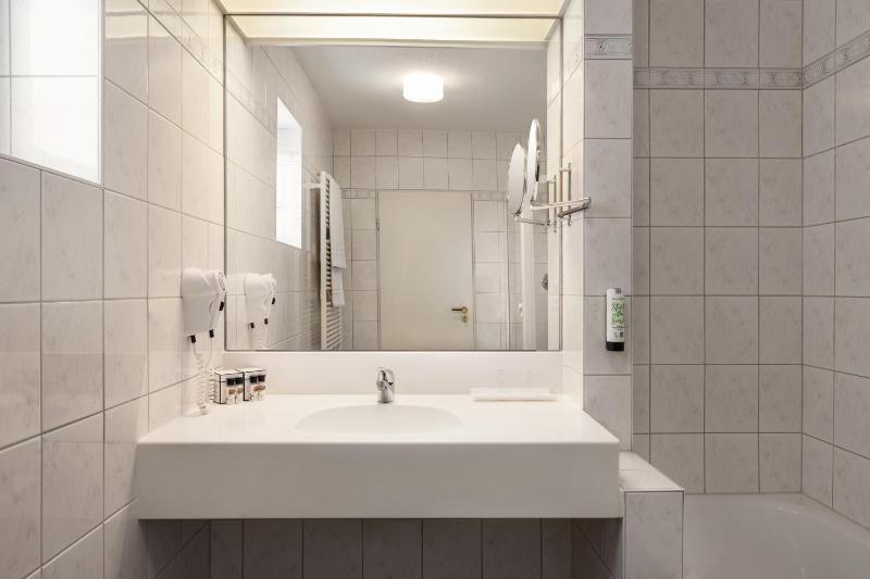Comfort Accessible Room image 2