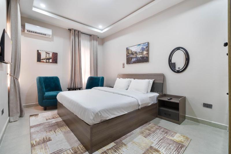 Luxury Lagos Apartment with 3 Bedrooms - image 2