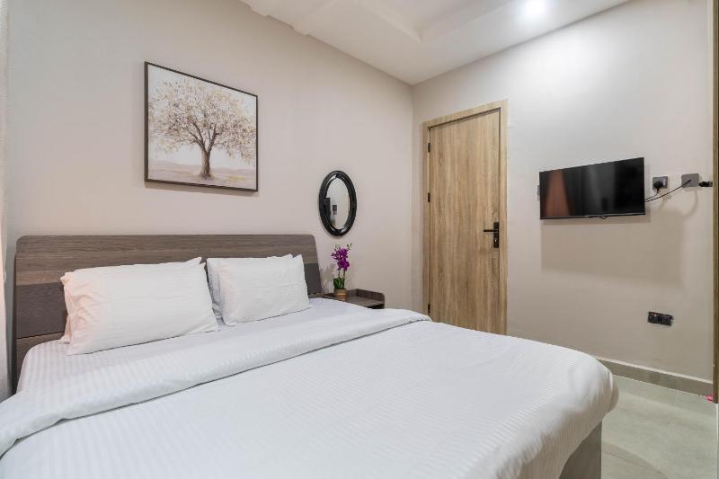 Luxury Lagos Apartment with 3 Bedrooms - image 13