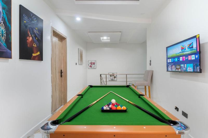 Luxury Lagos Apartment with 3 Bedrooms - image 10