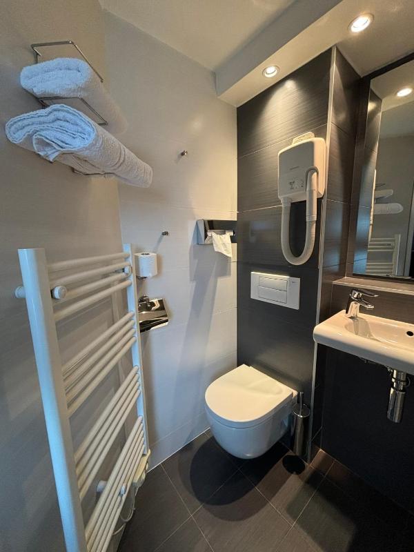 Double Room image 4