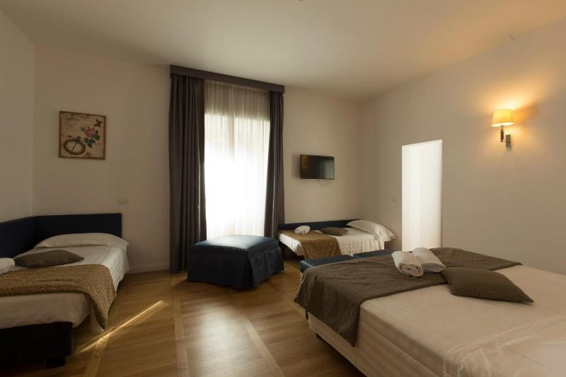 Deluxe Quadruple Room image 4