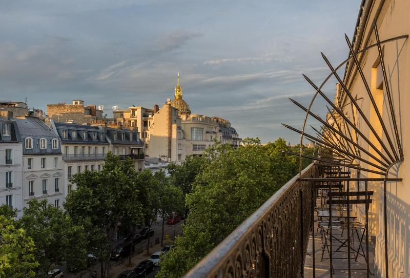Double Room Baronne - Eiffel Tower Side View image 1