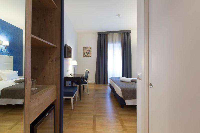 Superior Double or Twin Room image 2