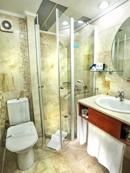 Standard Double or Twin Room image 1