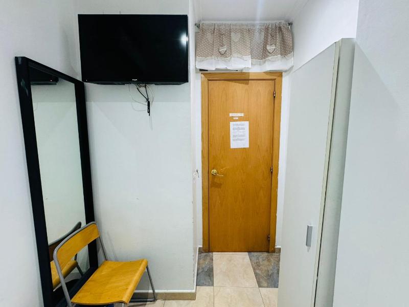Single Room with Shared Shower and Toilet image 2