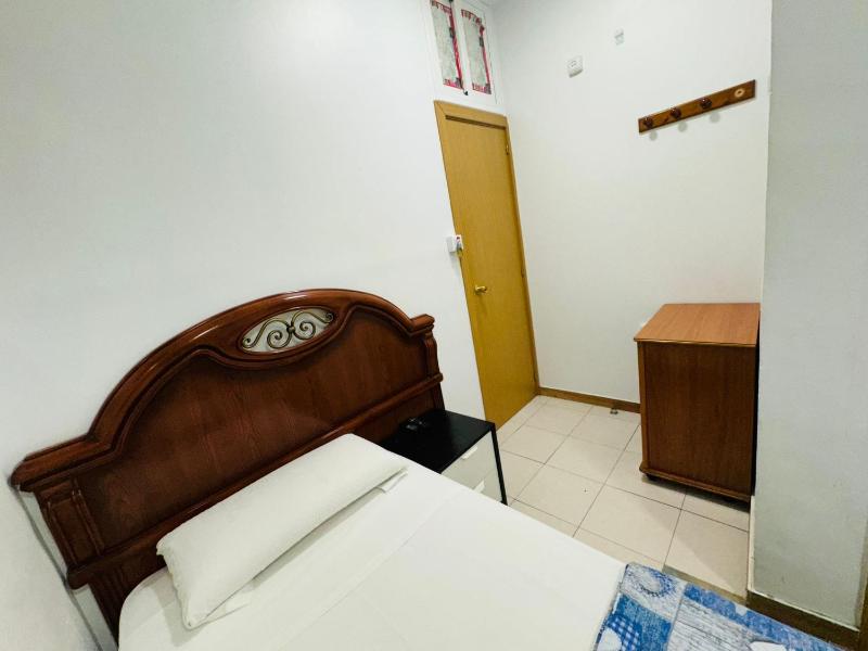 Large Single Room image 4