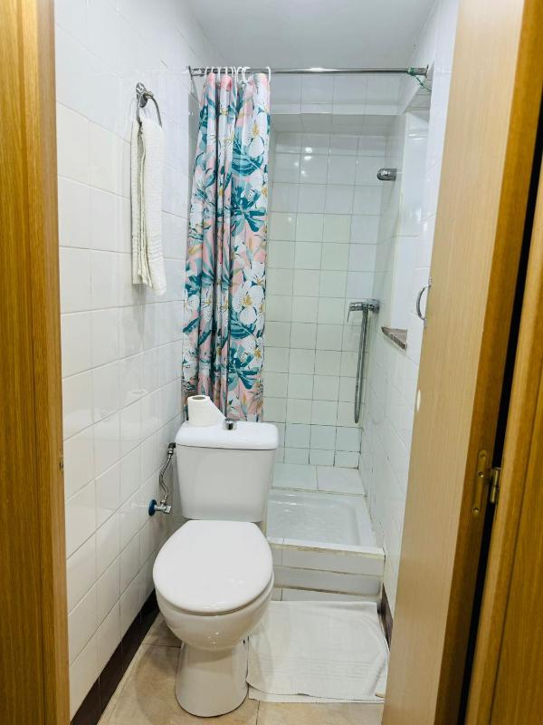 Large Single Room image 3