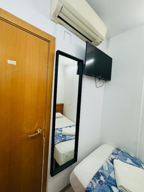 Single Room with Private Bathroom image 4