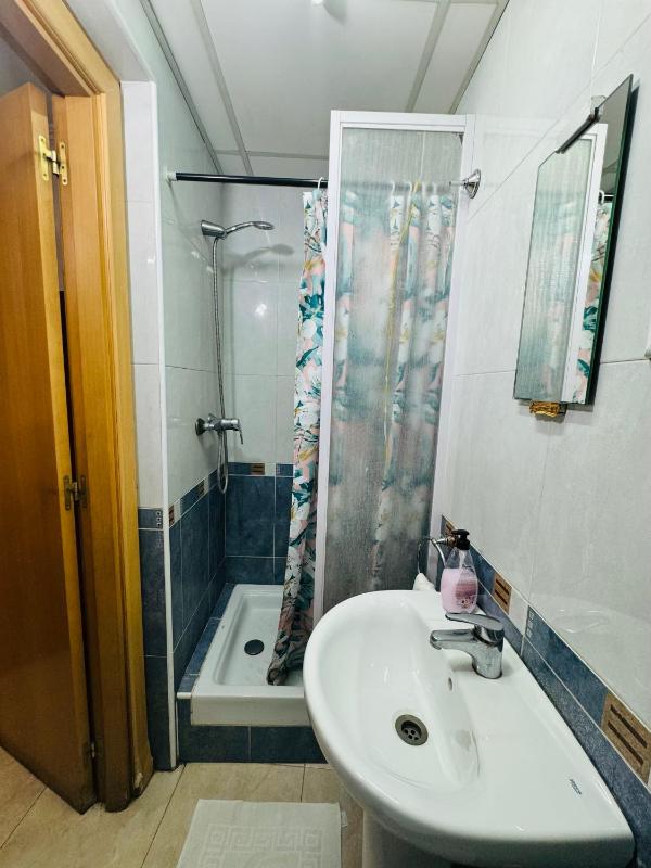 Single Room with Private Bathroom image 3
