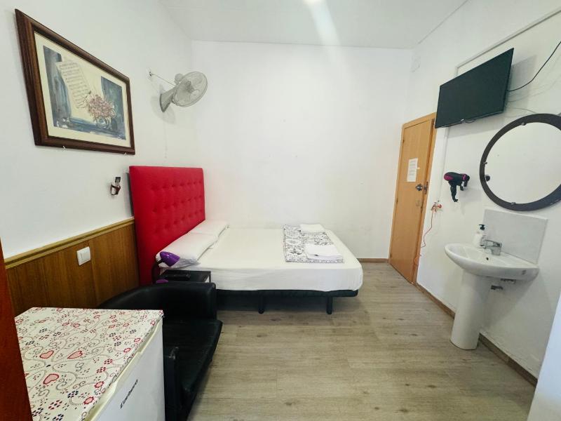 Superior Double Room with Balcony image 3