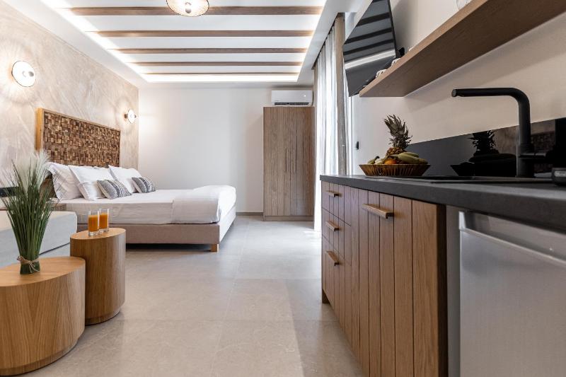 Suite with City View image 3