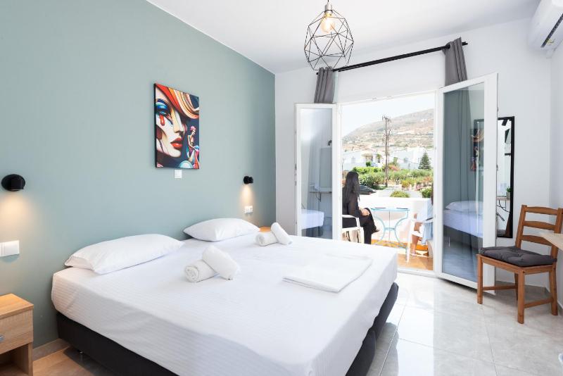 Deluxe Double Room image 2