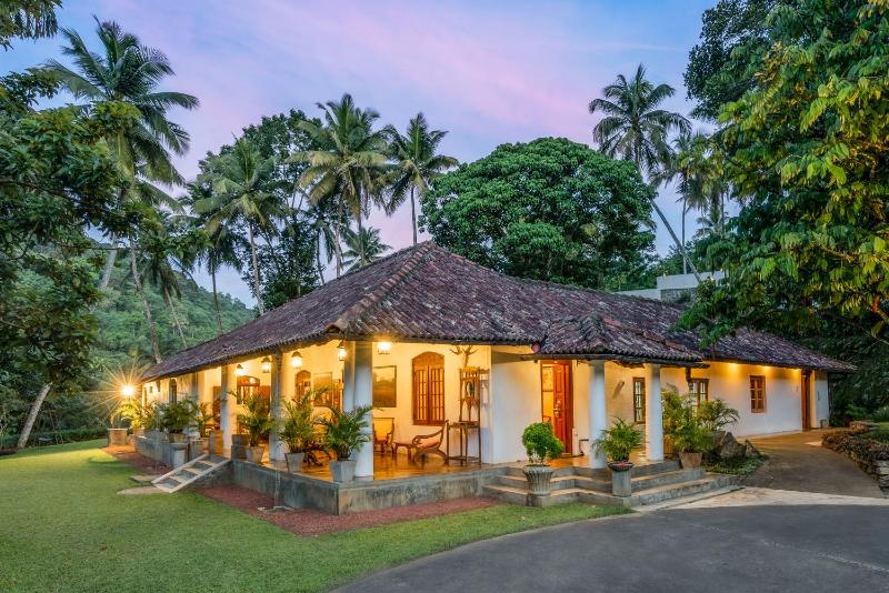 Athulya Villas Kandy - image 1