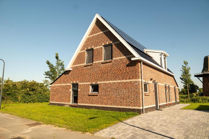 Five-Bedroom House image 3