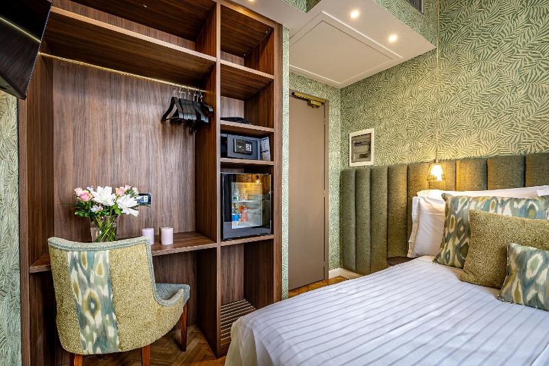 Small Double Room image 1