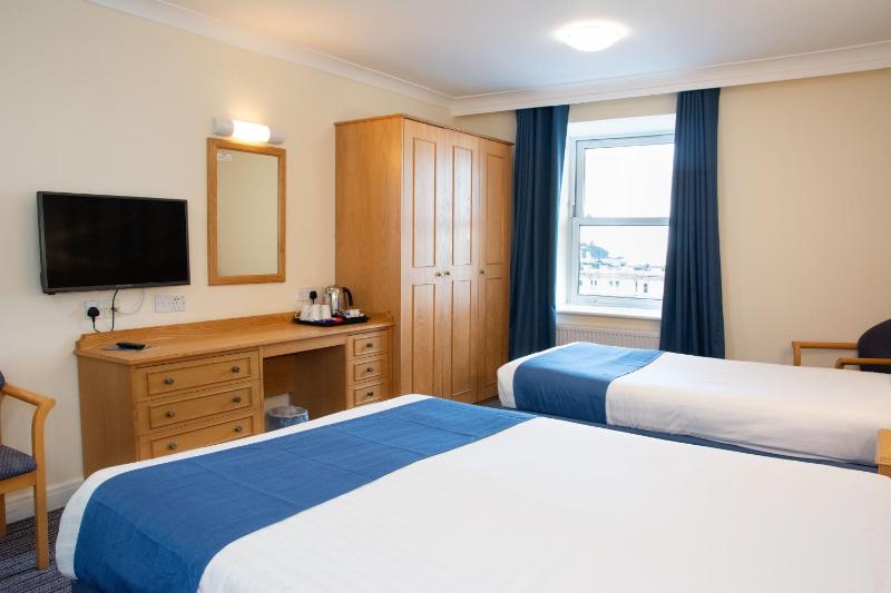 Annexe Wing Family Room (2 Adults + 1 Child) image 1