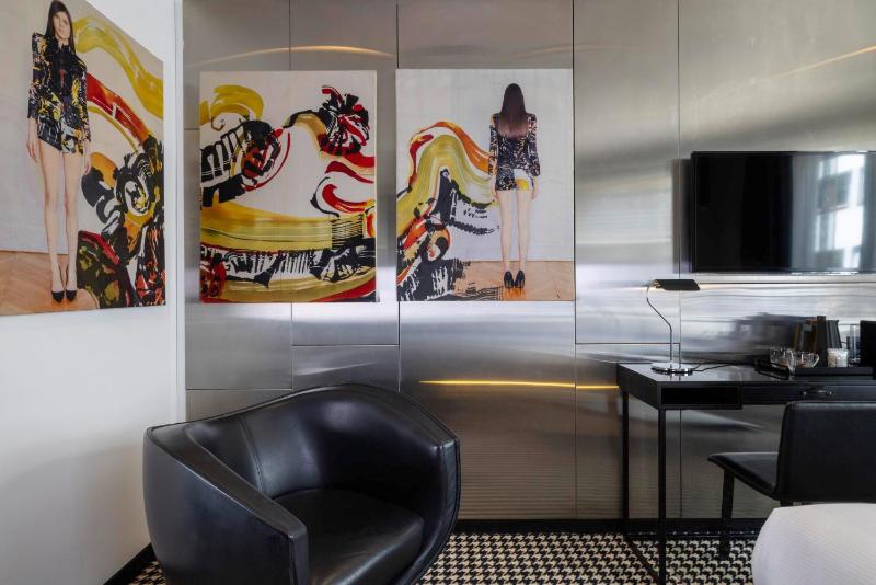 Deluxe Double Room image 3