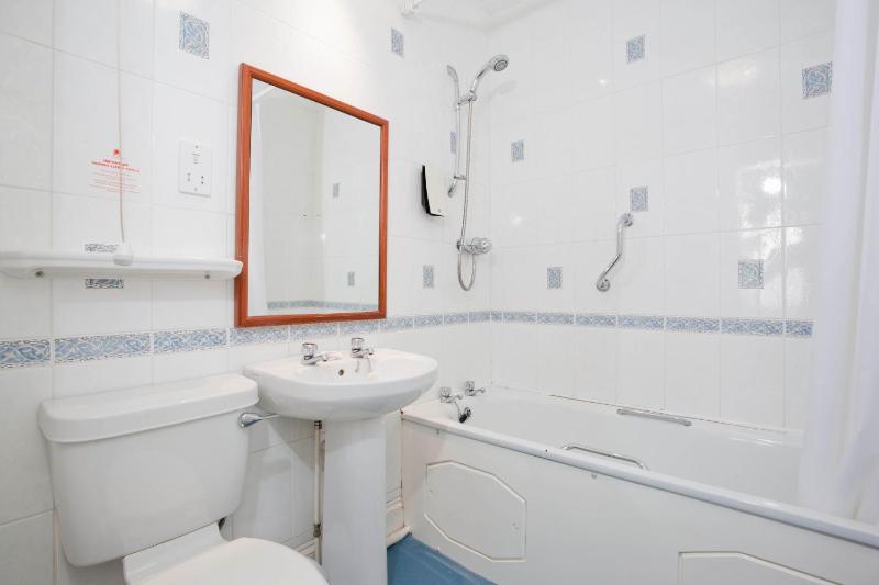 Annexe Wing Family Room (2 Adults + 1 Child) image 2