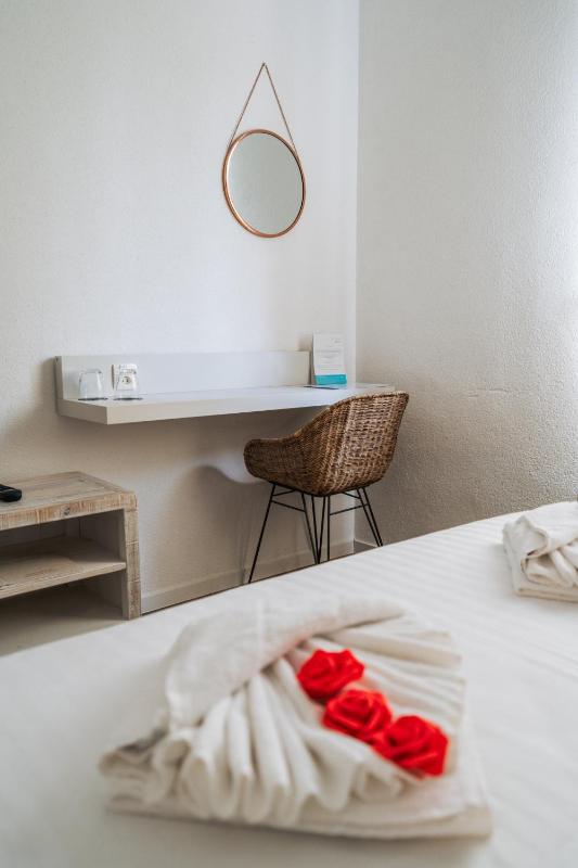 Standard Double Room image 4
