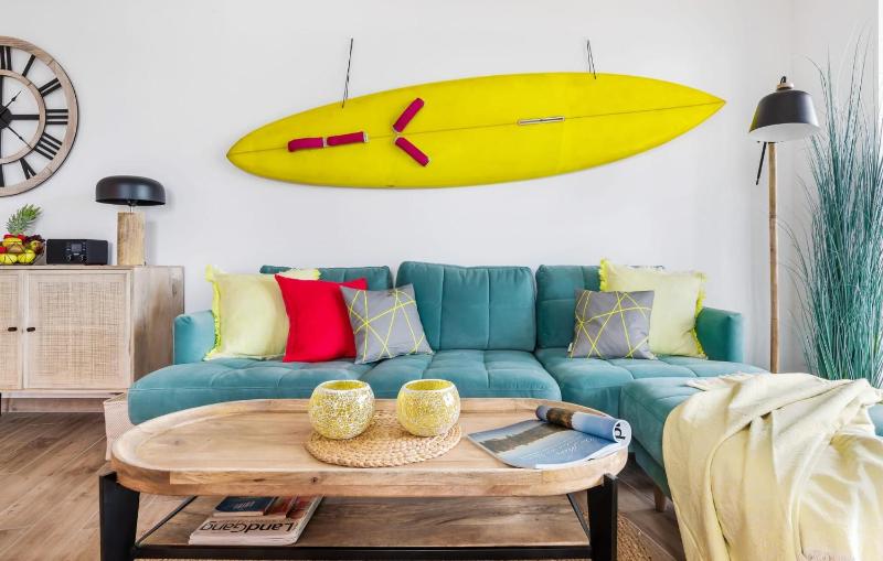 Surfers Lounge - image 13