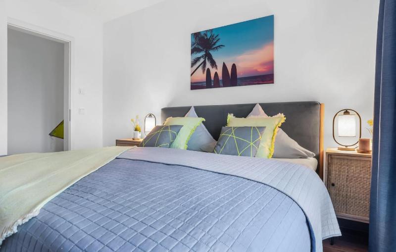 Surfers Lounge - image 9