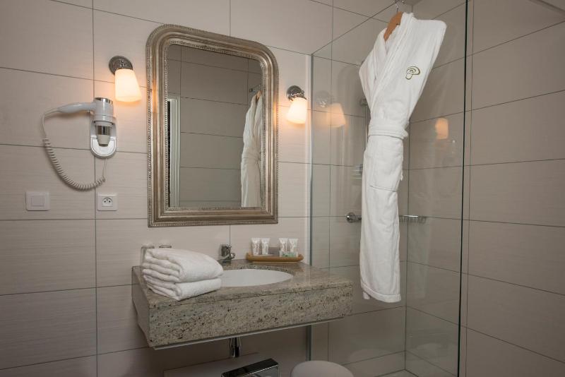 Privilege Double Room image 3