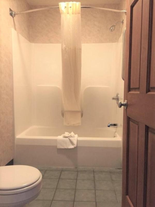 King Room - Non-Smoking image 2