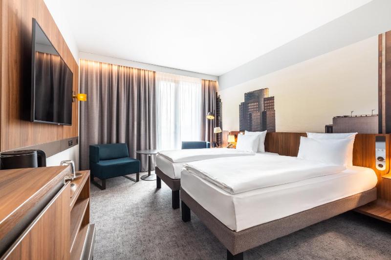 Standard Twin Room - Disability Access image 2