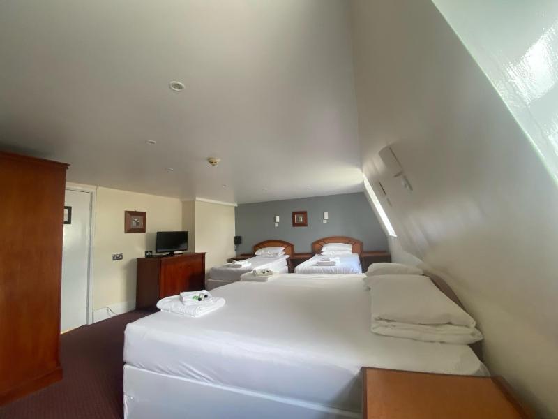 The Beach Hotel - image 9