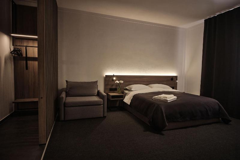 Superior Triple Room image 3