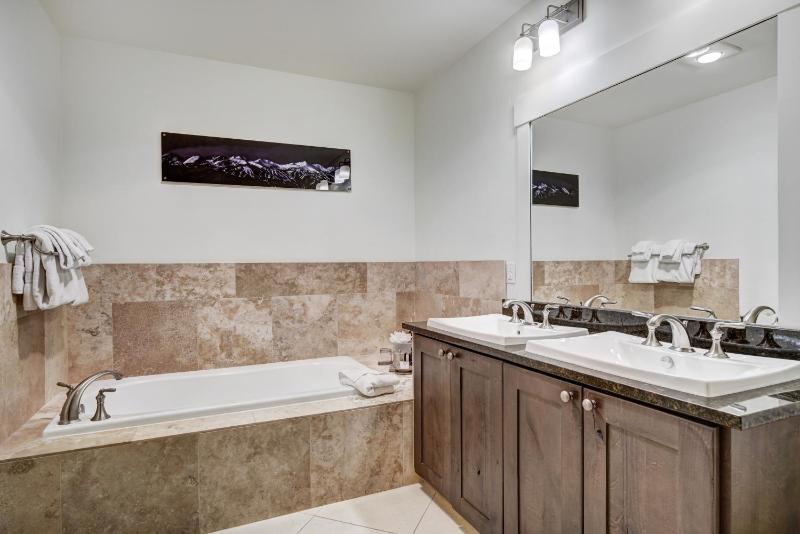 One Ski Hill Place S8309 - image 33