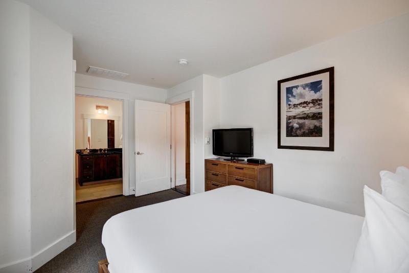 One Ski Hill Place S8309 - image 32