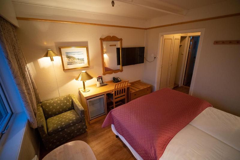 Budget Double Room image 4