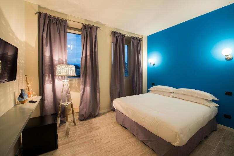 Double Room image 2