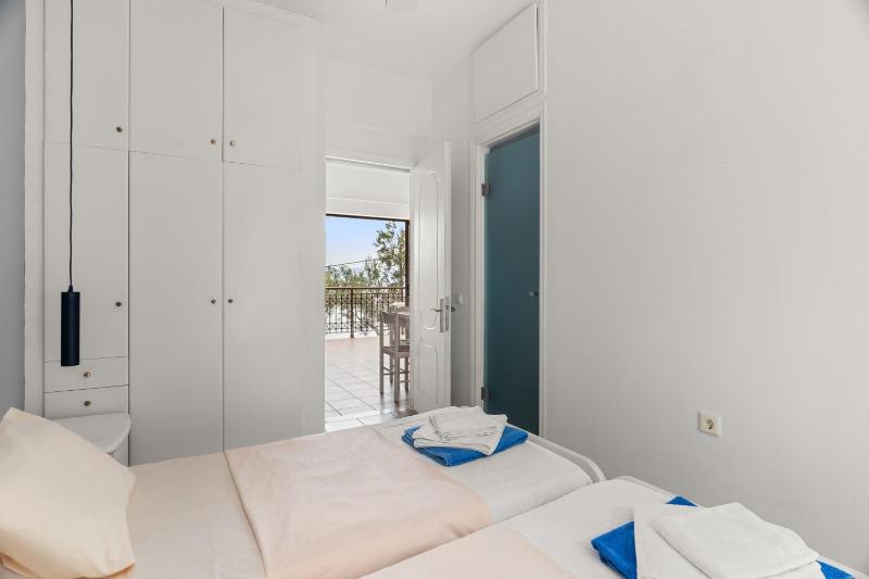 Deluxe Two-Bedroom Residence with Sea View image 1