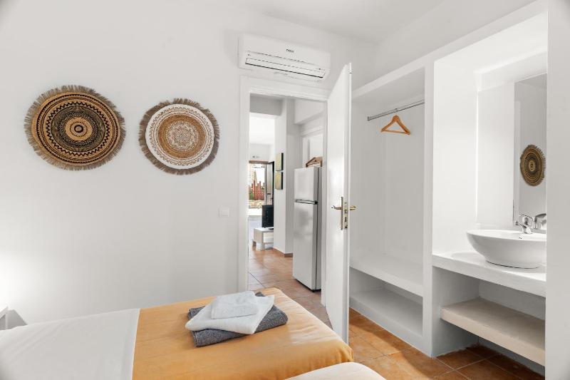Four-Bedroom Villa with Private Pool image 4
