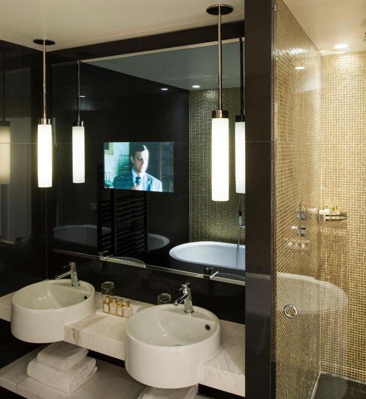 Suite with Balcony image 4