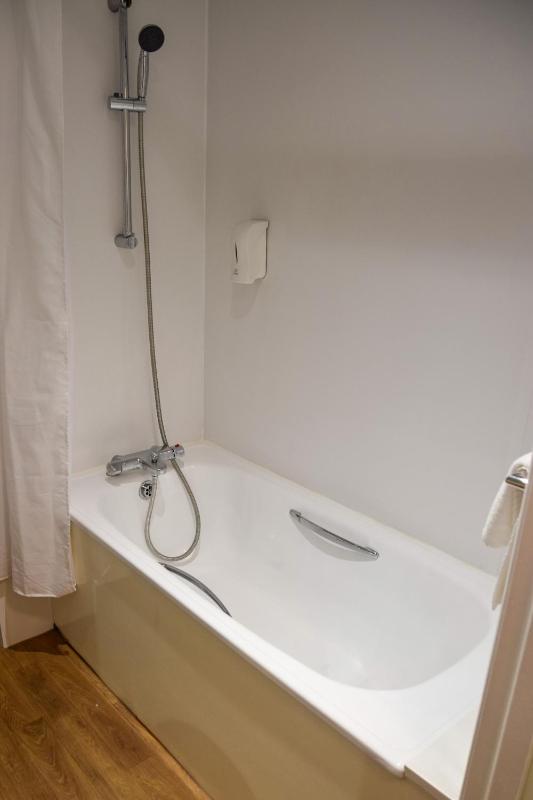 Twin Room image 1